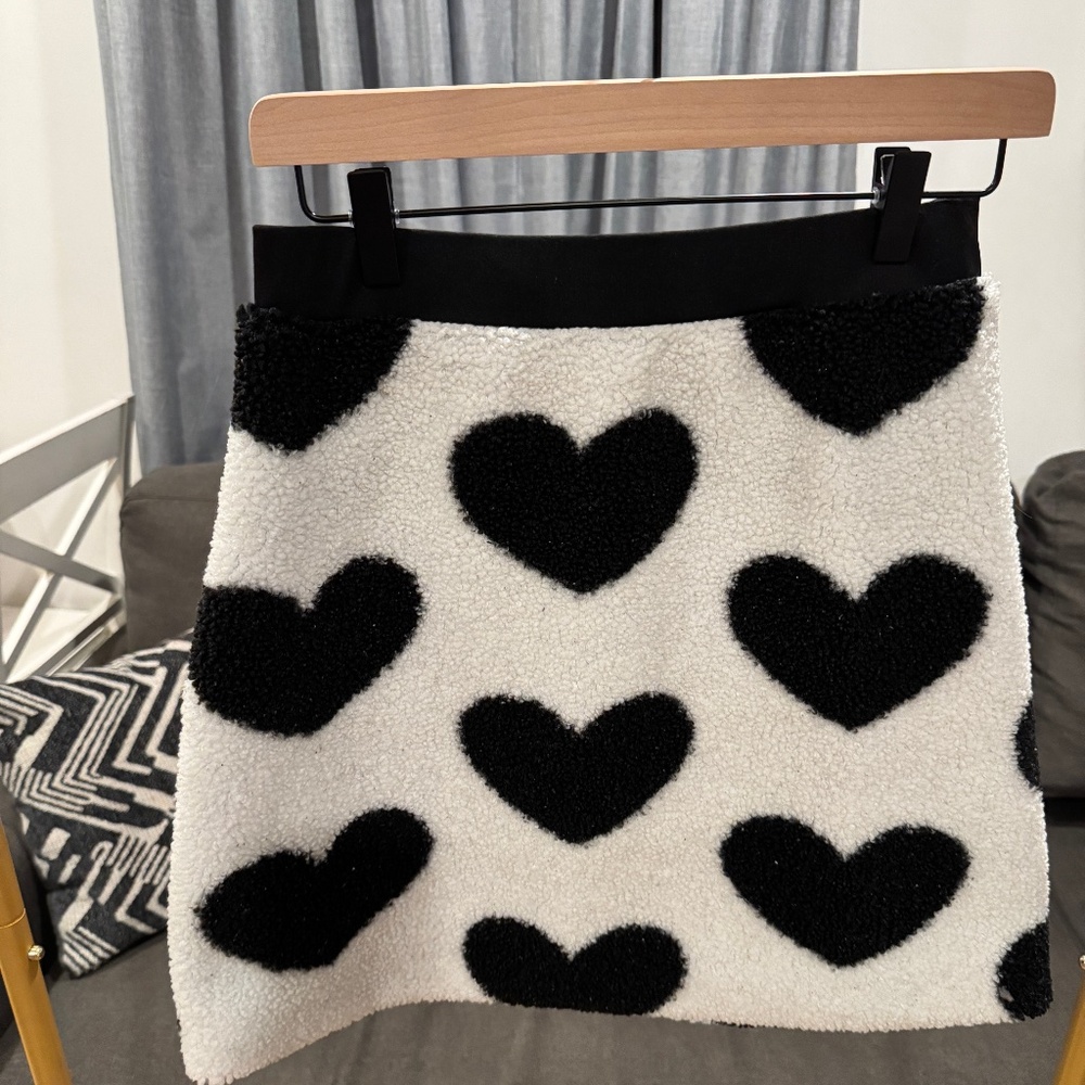 White and Black Heart Patterned Mini Skirt